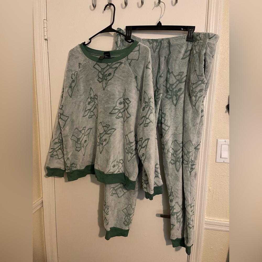 Women’s Baby Yoda (Grogu) Fuzzy PJs Size XL